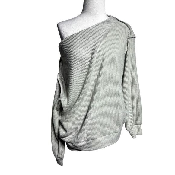 Wishlist Grey NWT Off the Shoulder Long Sleeve Fleece Top Size S/M - Picture 1 of 5